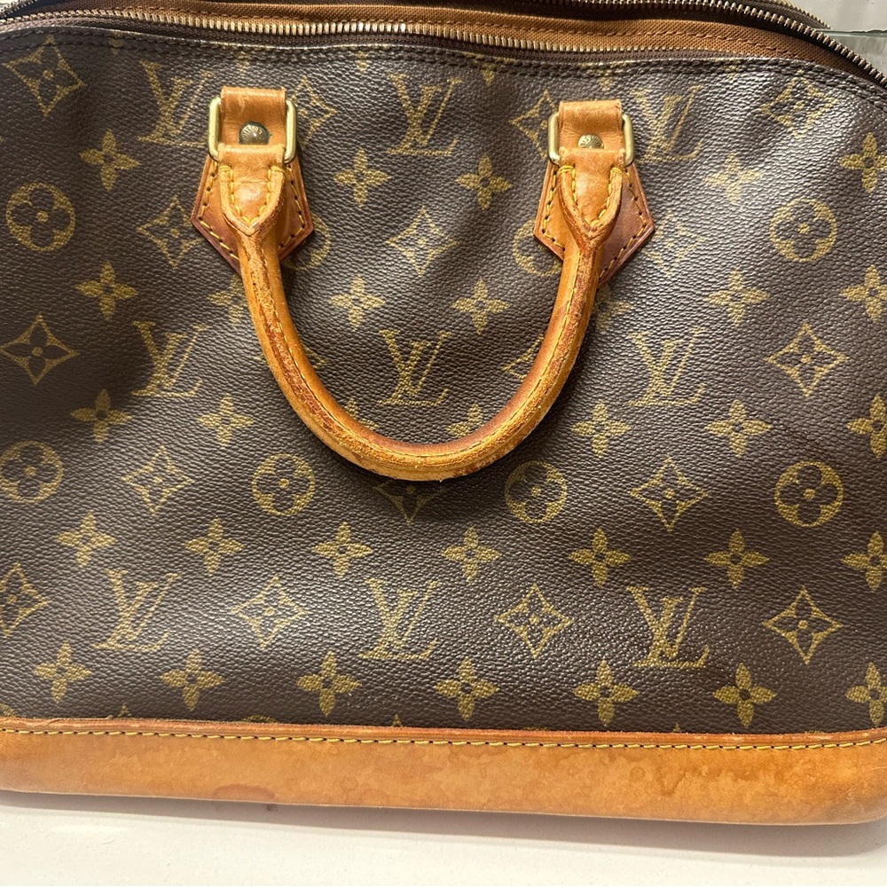 Louis Vuitton Brown and Gold Padlock Detail